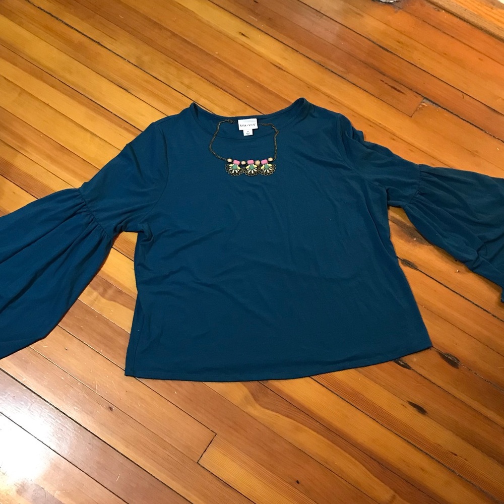 Ava & Viv 1x plus size Blue bell sleeve top
